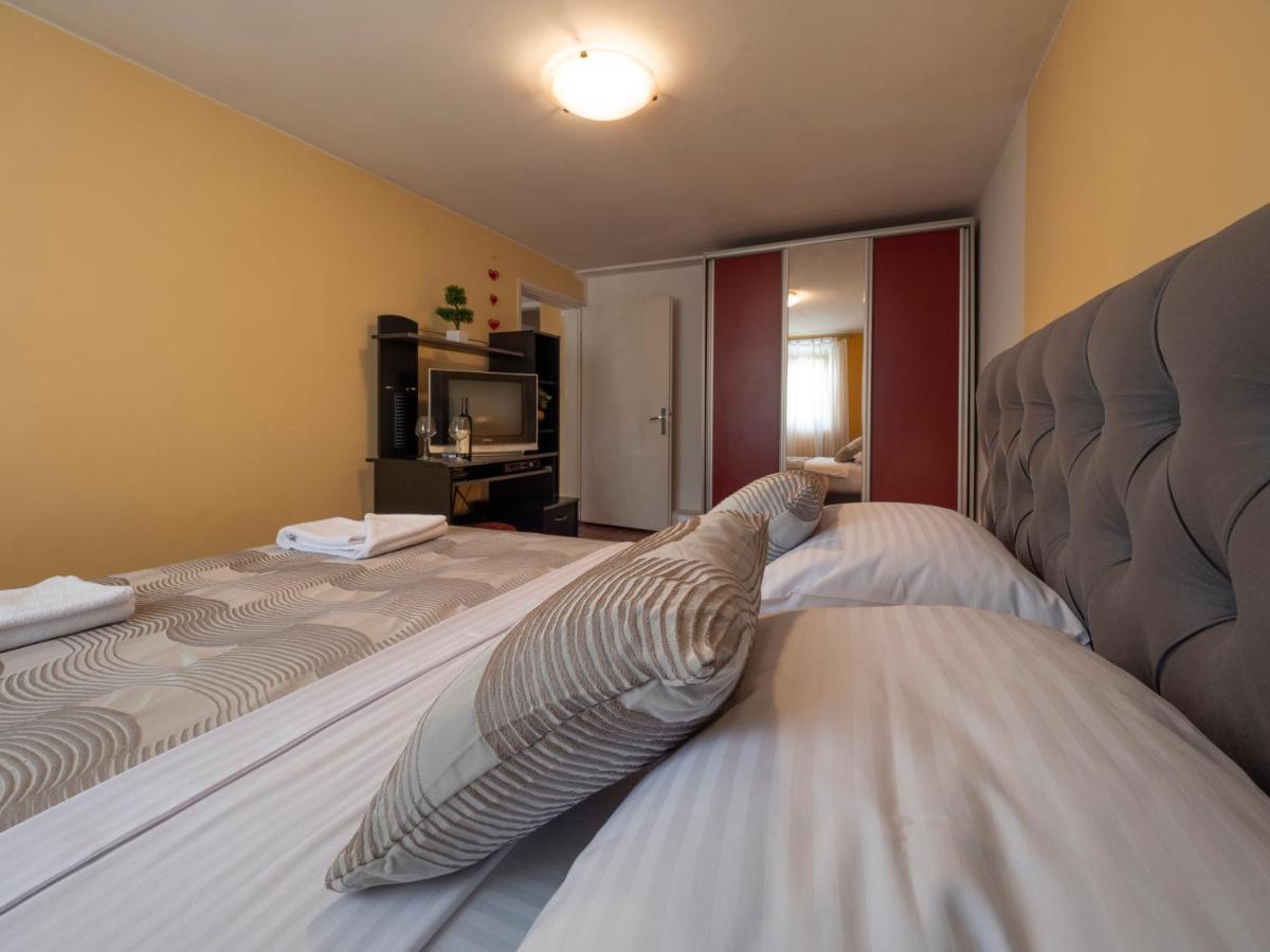 Maxim Family Apartment